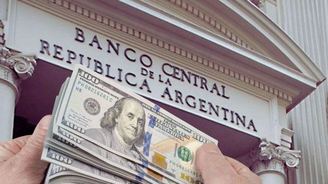 El dolar blue cierra estable mientras el BCRA acumula reservas