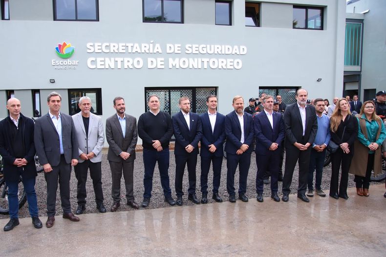 Kicillof e intendentes negocian más poder para Policías Locales